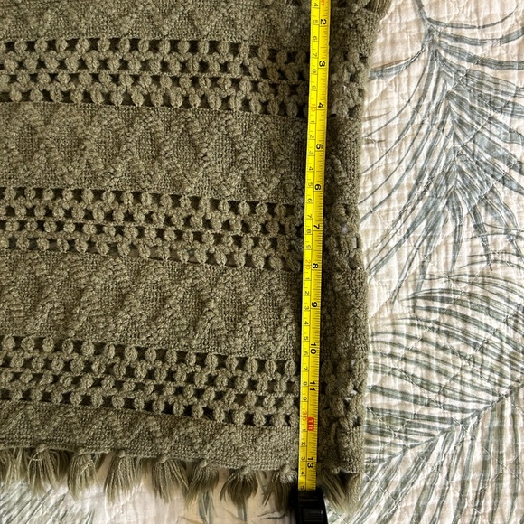 Olive green Infinity Scarf with fringe edging - Picture 4 of 8